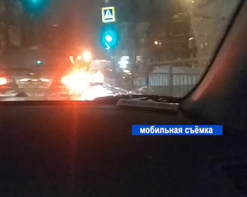 Два легковых автомобиля и "скорая помощь" столкнулись на проспекте Гагарина