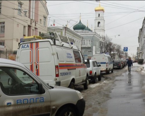 Службы быстрого реагирования съехались к гостинице на улице Ильинская из-за бесхозной сумки