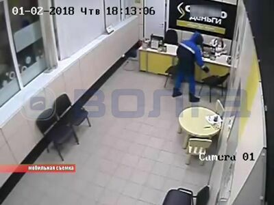 В Дзержинске пьяный мужчина ворвался в офис микрофинансов и стал требовать деньги
