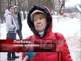 Три дорогостоящие  иномарки оказались под огромной грудой снега