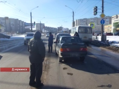 В автомобильной аварии в Дзержинске пострадали две школьницы