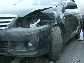 Скользская дорога стала причиной столкновения трех автомобилей в деревне Афонино