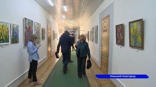 Выставка «Дарите женщинам цветы» открылась в Законодательном собрании Нижегородской области