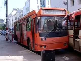 Троллейбус и маршрутка столкнулись на улице Варварская