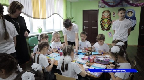 Новогодние поздравления и подарки для ребят из Харцызска передали нижегородские школьники
