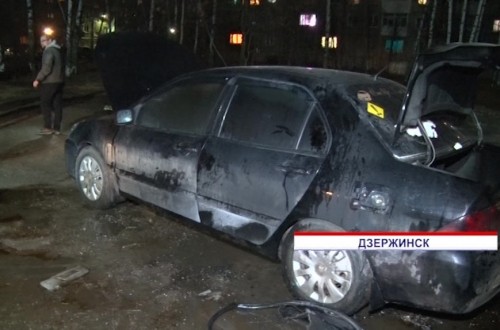 Иномарку тушили пожарные на улице Пушкинская в Дзержинске
