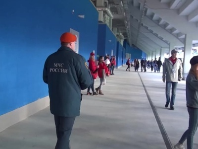 Более 130 сотрудников МЧС и около 20 единиц техники дежурили на стадионе "Нижний Новгород" во время третьего тестового матча