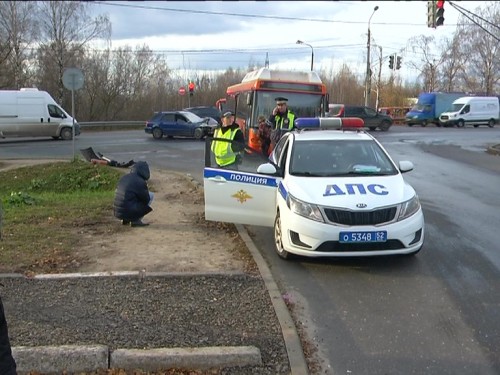 Нетрезвый водитель за рулем легковушки врезался в автобус в Щербинках