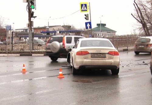 Автомобиль отлетел в стену жилого дома после столкновения с легковушкой в Канавинском районе