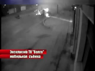 К месту страшной аварии на площади Сенной постоянно несут цветы