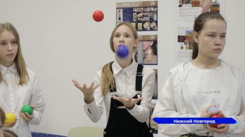 Мастер-класс по жонглированию для слабослышащих прошел в Штабе общественной поддержки «Единой России»
