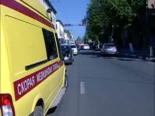 Мотоциклист оказался под колесами автомобиля на улице Варварская в Нижнем Новгороде