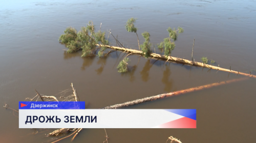 Часть набережной рядом с Шуховской башней в Дзержинске смыло в Оку