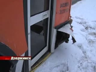 Троллейбус и легковушка столкнулись на одной из улиц Дзержинска