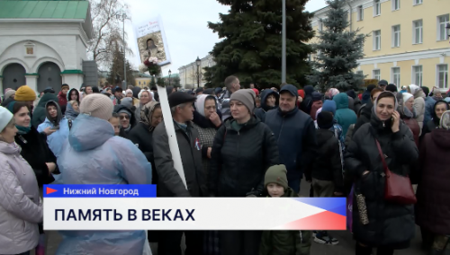 Представители власти и горожане возложили цветы к месту упокоения Кузьмы Минина 