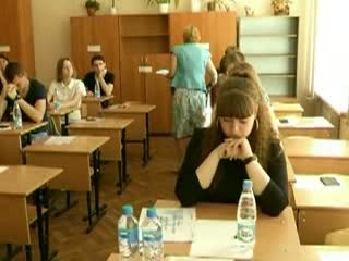Выпускники начали сдавать ЕГЭ