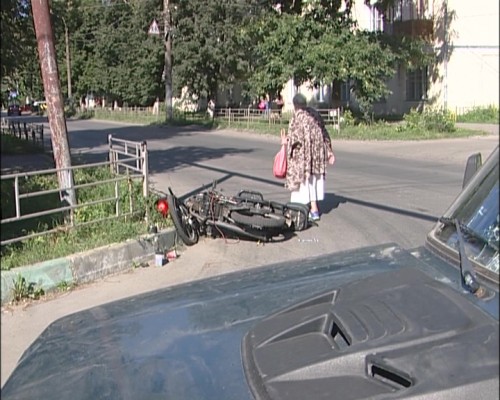 Байкер пострадал в результате столкновения с легковушкой в Ленинском районе