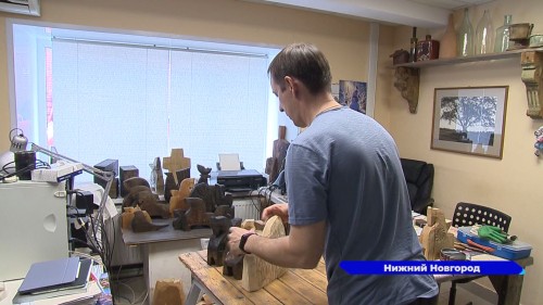 Уникальные фигуры из дерева своими руками вырезает умелец из Нижнего Новгорода  