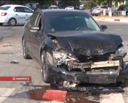35-летняя женщина попала в больницу после лобового столкновения машин в Дзержинске