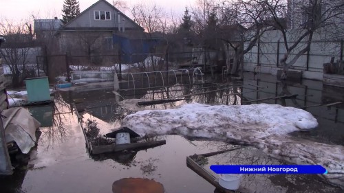 У домов на улице Юношеской в Нижнем Новгороде образовался настоящий потоп 