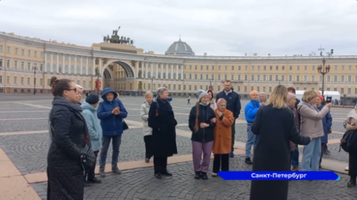 26 ветеранов-нижегородцев, жителей блокадного Ленинграда побывали с экскурсией в Санкт-Петербурге