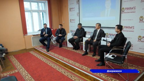 Иван Носков вместе с депутатами и руководителями ведомств провел встречу со студентами