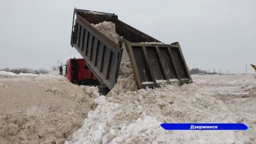 За неделю из Дзержинска вывезли рекордные 42 тысячи кубометров снега