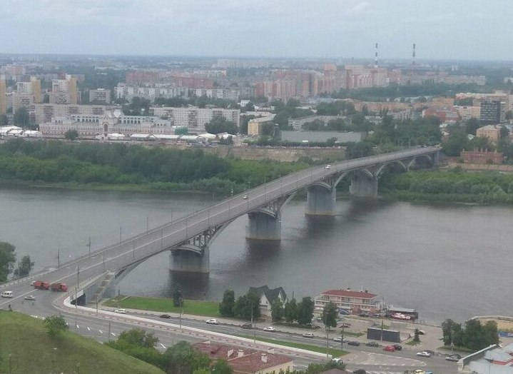 В Нижнем Новгороде спецслужбы перекрыли Канавинский мост