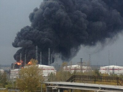 В городе Кстово горит нефтеперерабатываюший завод