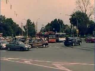 Два человека - мужчина и 12-летний мальчик, пострадали в крупном ДТП на площади Советской