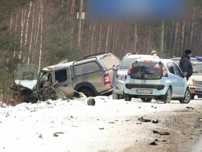 В Балахнинском районе автомобиль с лопнувшим колесом столкнулся с КамАЗом и улетел в кювет