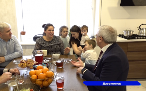 В рамках рабочего визита в Дзержинск Евгений Люлин встретился с многодетными семьями