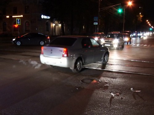 Машина ДПС и иномарка столкнулись на перекрестке улиц Ошарской и Генкиной