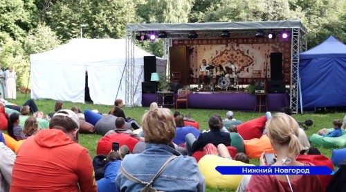 Мультижанровый четырехчасовой концерт «Квартирник на Щелчке» прошел в Нижнем Новгороде