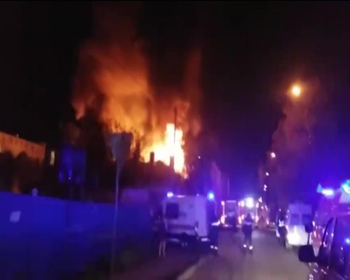 Два человека погибли во время пожара в многоквартирном доме в Ленинском районе