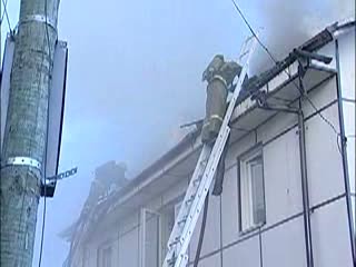 Пожар разгорелся в свадебном салоне на улице Фильченкова