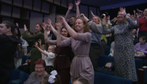 Футзальное «Торпедо» в преддверии Нового года удивило своим Дедом Морозом в ТЮЗе 