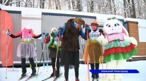 Задорный фестиваль «Бросай салат, вставай на лыжи» прошел на Щелоковском хуторе