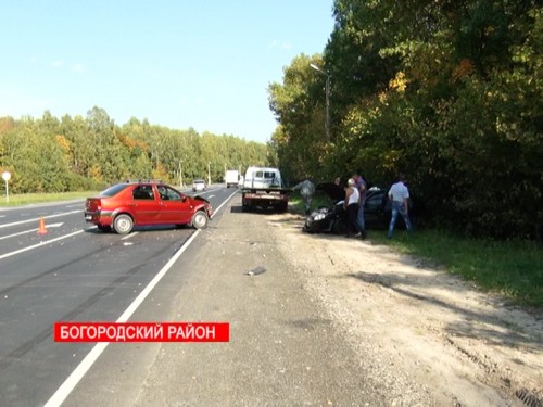 Три машины столкнулись на Богородской трассе, один человек пострадал