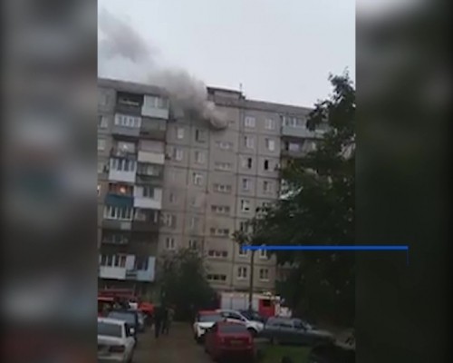 Около 40 человек, в том числе 11 детей, эвакуированы из горящей многоэтажки на улице Коминтерна