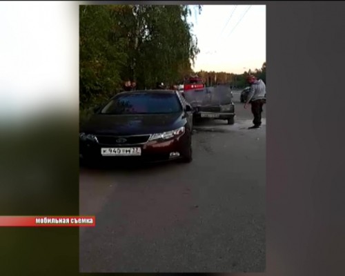 В Дзержинске отечественная легковушка влетела в припаркованную иномарку