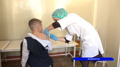 В Дзержинских школах и детских садах начали прививать детей от гриппа
