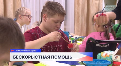 Представители некоммерческих организаций и органов власти в честь праздника попробовали себя в качестве обычных волонтёров