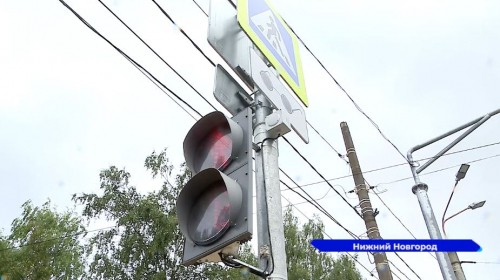 На пересечении Бекетова и Заярской появился первый в Нижнем Новгороде светофор с озвучиванием улиц
